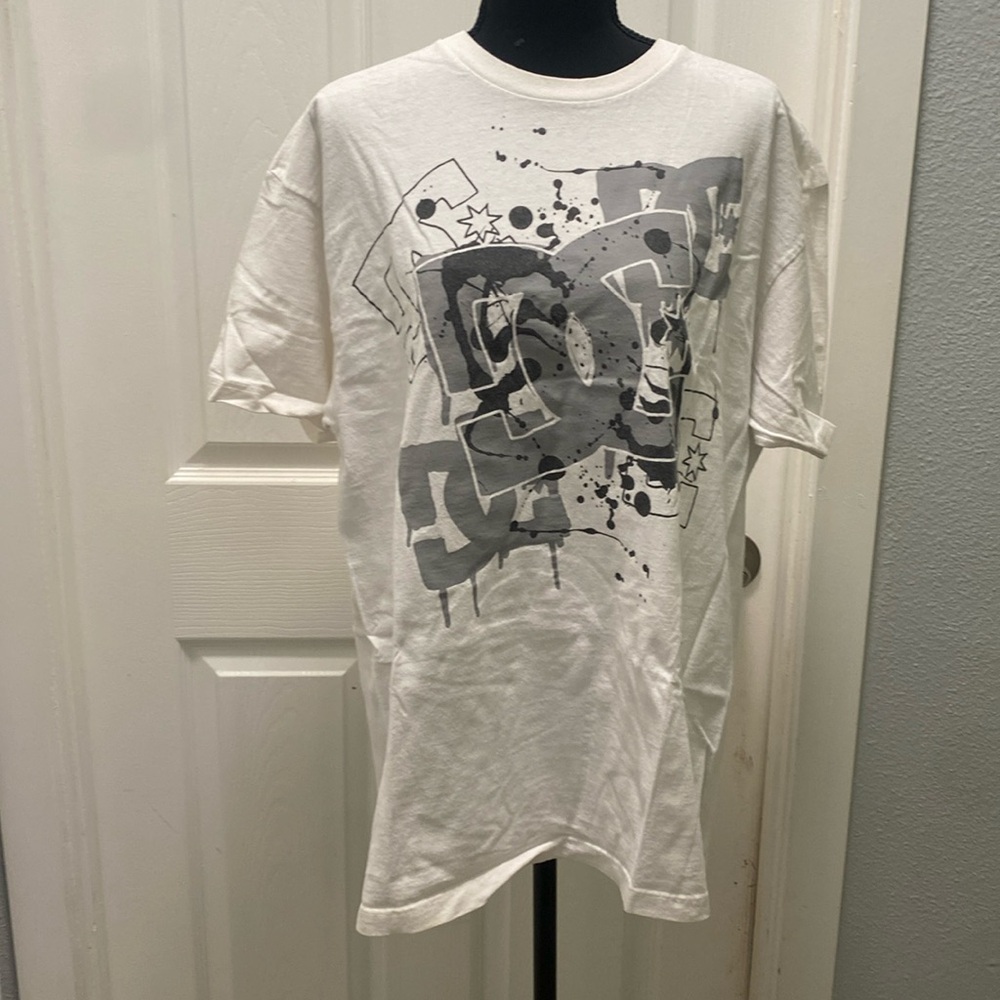 Men’s White DC XL T-Shirt